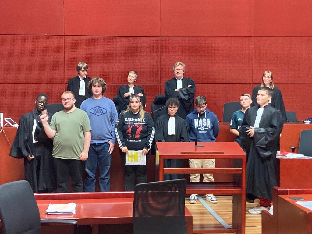Photo de l'événement "Procès Fictif" organisé par Ose Ton Futur le 26 mai 2023 avec les jeunes élèves du Lycée Michelet